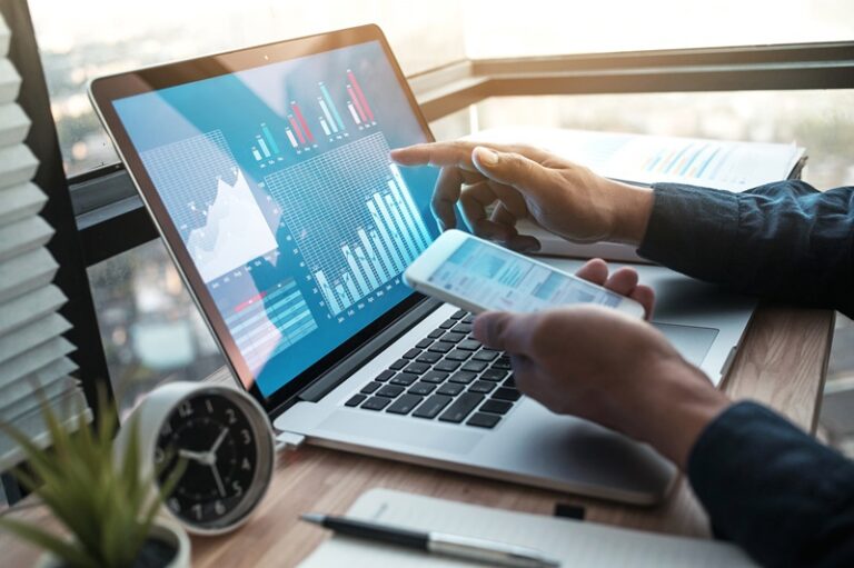 Entenda a diferença entre gestão orgânica e gestão de tráfego pago para seu site e redes sociais